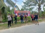 Polsek Palaran memasang spanduk dan mengedukasi warga Handil Bakti serta Bentuas, Samarinda, untuk meningkatkan pencegahan kebakaran hutan dan lahan/Hibata.id