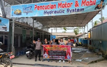 Polsek Sungai Pinang mengajak warga Gunung Lingai, Samarinda, berperan aktif mencegah karhutla dan segera melaporkan jika menemukan titik api/Hibata.id