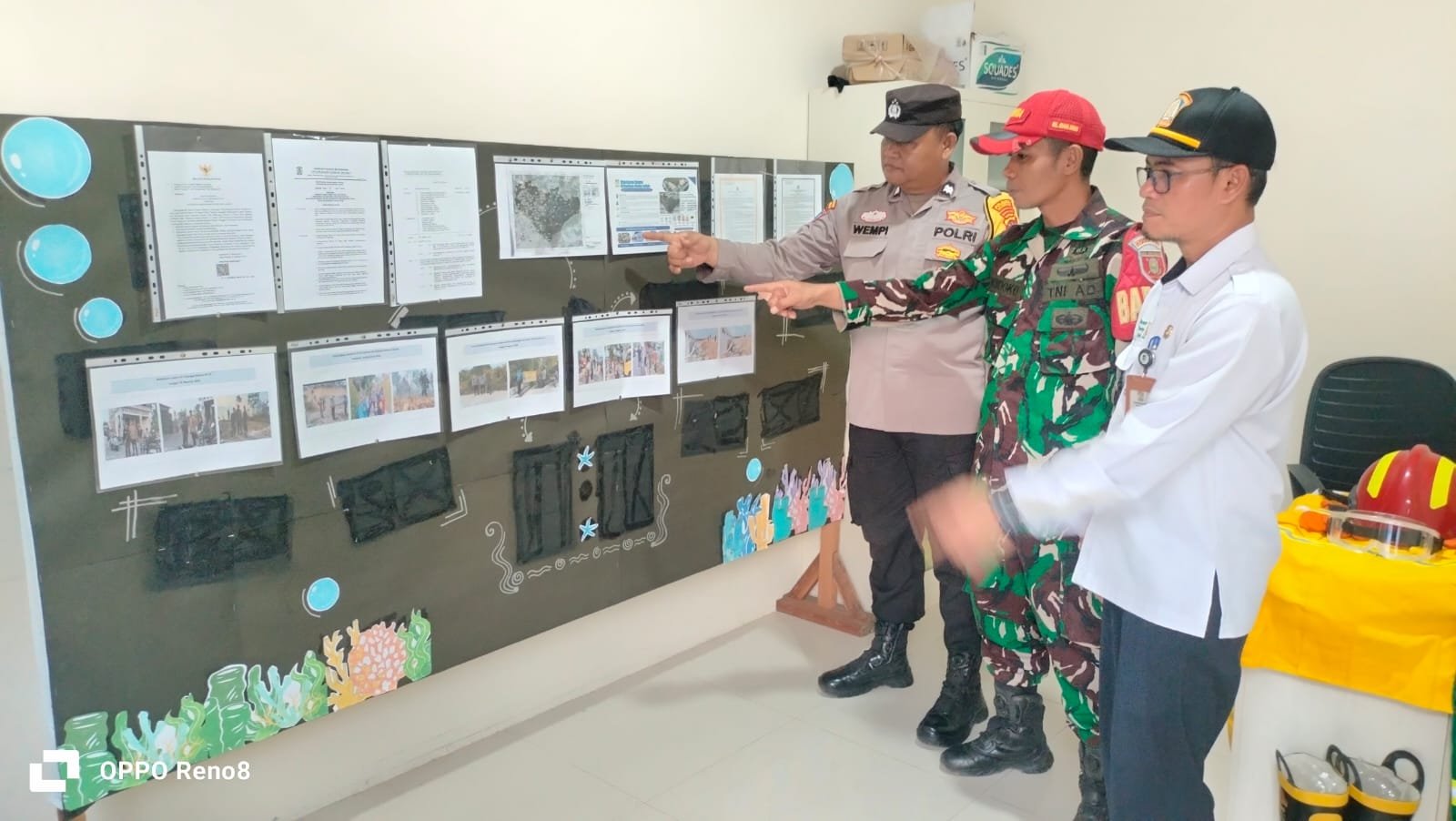 Warga, pemerintah kelurahan, TNI dan Polri membentuk Posko Bersama Penanganan Karhutla di Graha Indah, Balikpapan, untuk memperkuat pencegahan kebakaran/Hibata.id