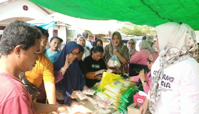 Harga Pangan Dijaga, 1 Ton Beras SPHP Mendarat di Pasar Jumat Tumbihe