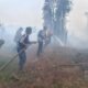 Tim gabungan memadamkan kebakaran lahan sekitar tiga hektare di Rawa Makmur, Palaran, Samarinda. Tidak ada korban dalam kejadian tersebut/Hibata.id