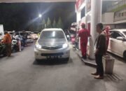 Antrean kendaraan di sejumlah stasiun pengisian bahan bakar umum (SPBU) di Kota Kotamobagu, Sulawesi Utara, mulai berangsur normal. (Foto: Humas)
