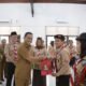 Wali Kota Kotamobagu, Weny Gaib dalam acara penerimaan kontingen di Ruang Rapat Dinas Pekerjaan Umum dan Penataan Ruang Kota Kotamobagu, Senin, 7 September 2026. (Foto: Humas)