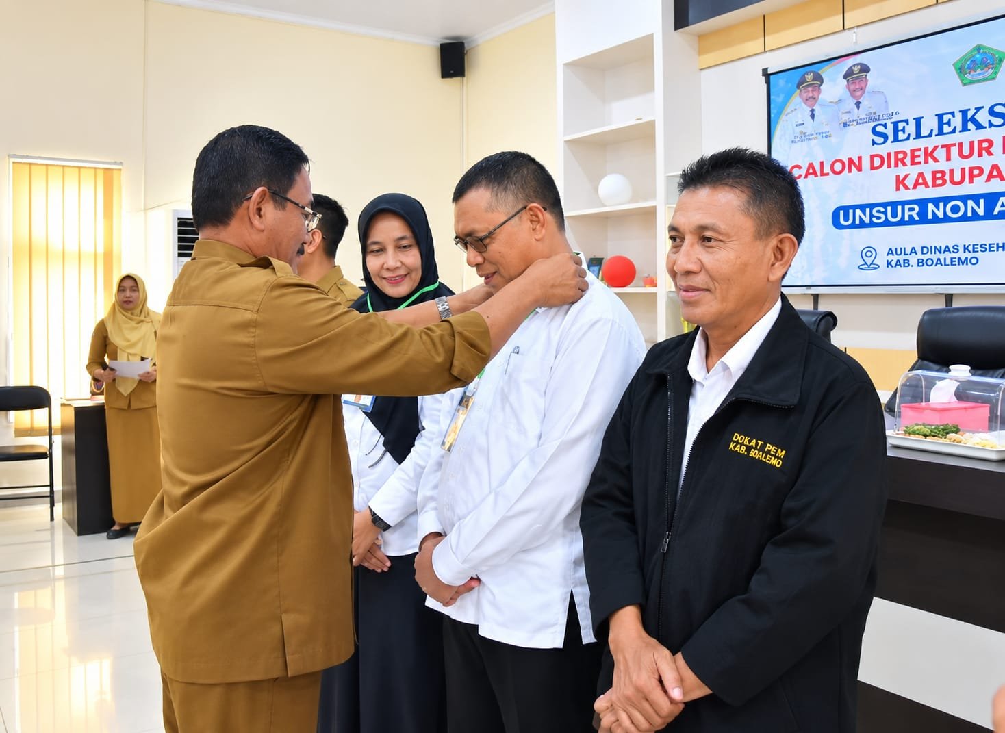 Bupati Boalemo Rum Pagau membuka seleksi calon Direktur Rumah Sakit Umum Daerah (RSUD) drg. Clara Gobel di Aula Dinas Kesehatan Kabupaten Boalemo, Senin, 7 September 2026. (Foto: Humas)