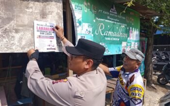 Polresta Samarinda memasang Maklumat Kapolda Kaltim tentang larangan membakar hutan dan lahan di sejumlah titik untuk mencegah karhutla/Hibata.id