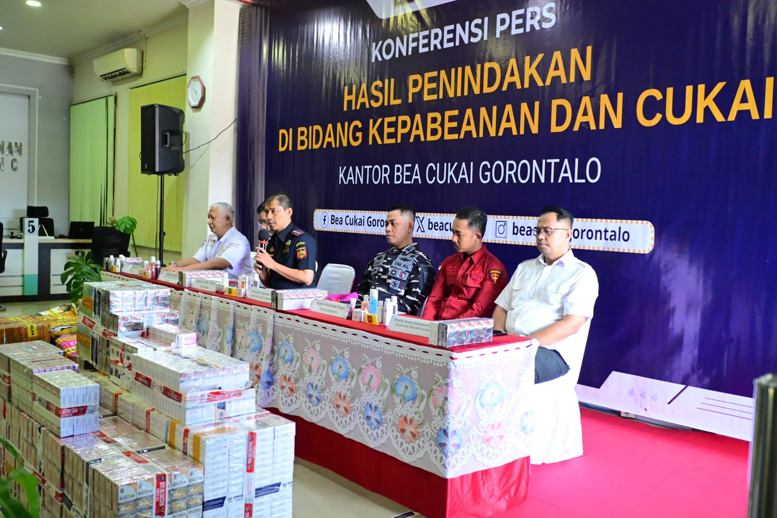 Bea Cukai Gorontalo mengamankan 344.000 batang rokok tanpa pita cukai dan ribuan kosmetik tanpa izin edar. Potensi nilai cukai mencapai Rp256,72 juta/Hibata.id
