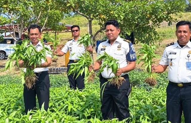 Lembaga Pemasyarakatan (Lapas) Kelas IIB Pohuwato membekali warga binaan dengan keterampilan yang bisa mereka manfaatkan setelah bebas nanti. (Foto: Humas)