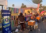 Gorontalo Karnaval Karawo 2026 membawa peluang bagi UMKM. Keramaian di Jalan John Ario Katili dimanfaatkan pedagang kecil untuk menjangkau pembeli baru/Hibata.id