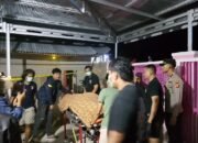 Proses evakuasi Nikson Umar, warga Gorontalo Utara yang meninggal dunia setelah mengalami kondisi kritis di sebuah warung di Desa Palopo, Kecamatan Marisa, Kabupaten Pohuwato, Sabtu (12/9/2026)/Hibata.id