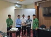 Wakil Bupati Bone Bolango Risman Tolingguhu memberikan dukungan kepada kafilah Bone Bolango yang berlaga pada MTQ Nasional XXXI di Semarang, Jawa Tengah. (Foto: Istimewa)/Hibata.id