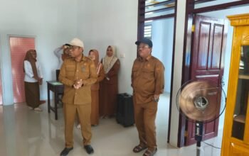 Bupati Boalemo Rum Pagau mengecek revitalisasi 20 sekolah di Kecamatan Paguyaman. Anggaran lebih dari Rp100 miliar dialokasikan untuk 82 sekolah/Hibata.id