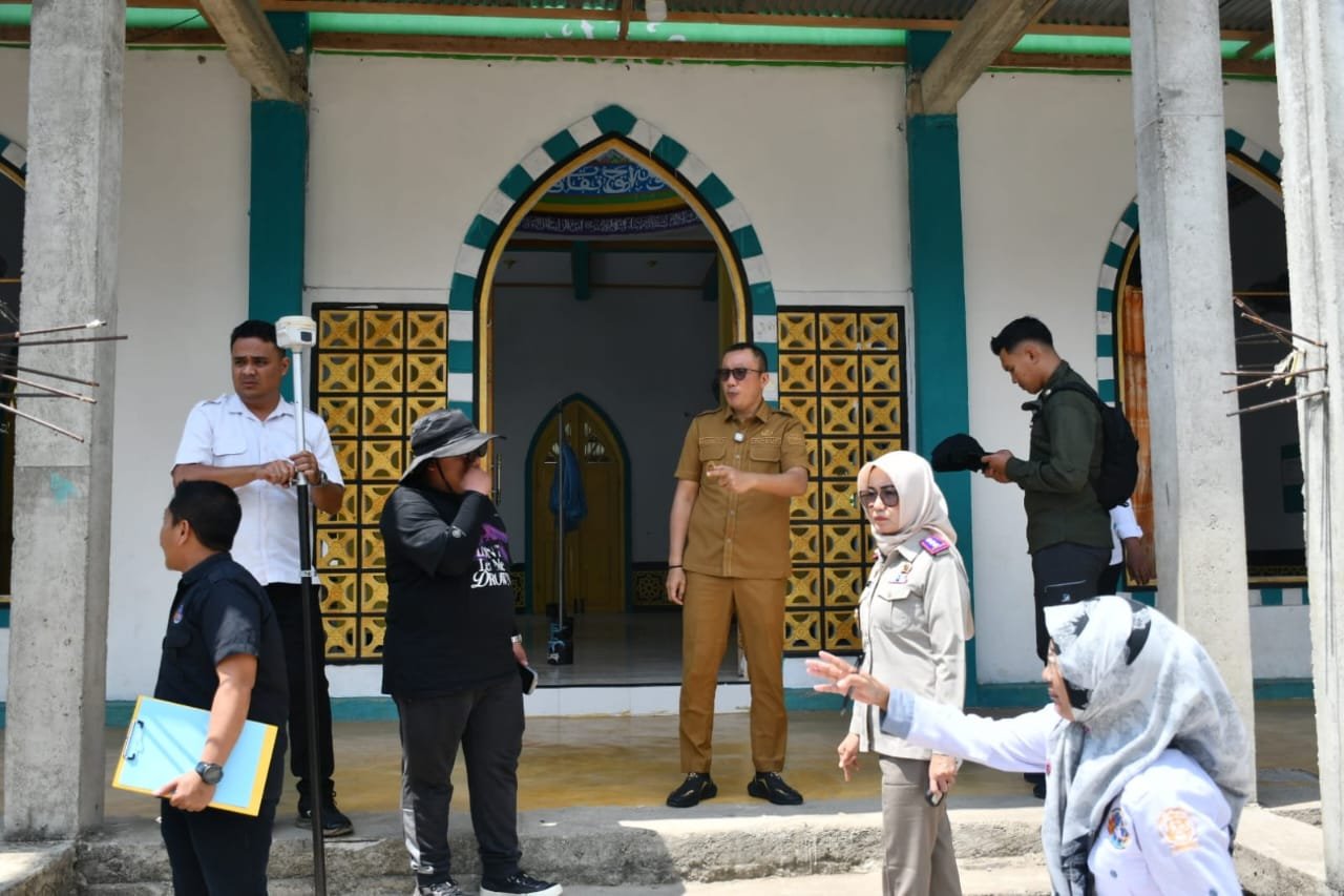 Wabup Boalemo Lahmuddin Hambali turun ke delapan desa di Tilamuta bersama BPN dan KUA untuk mempercepat sertifikasi tanah wakaf/Hibata.id