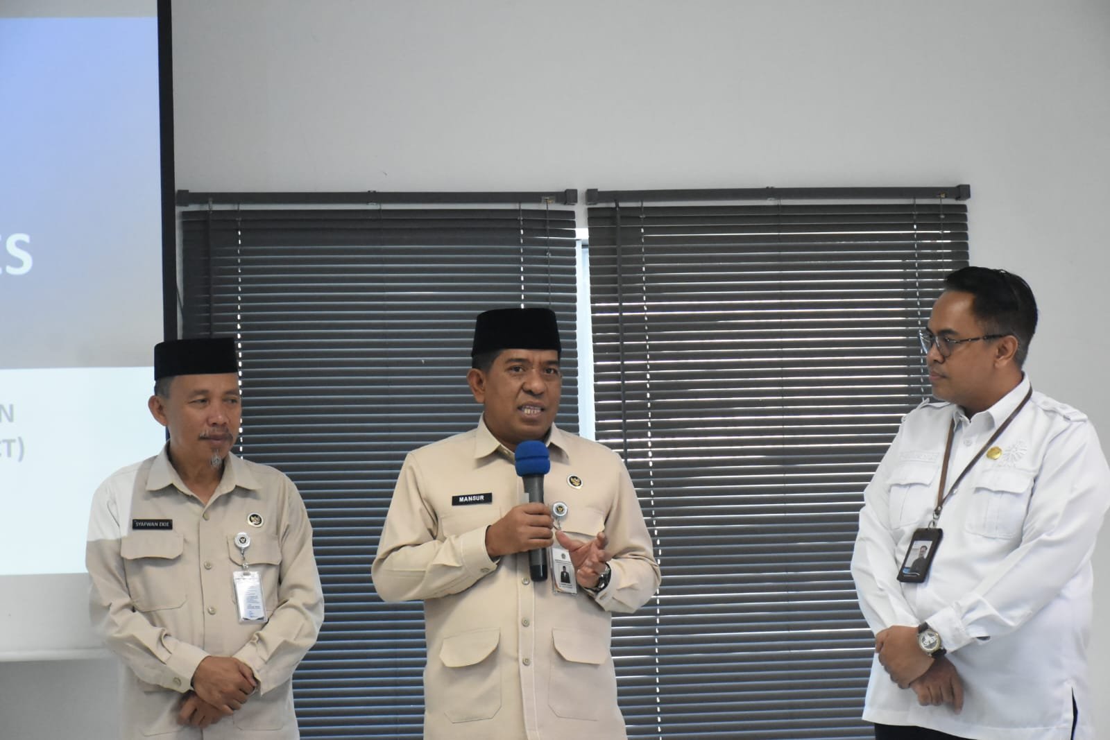 Kepala Kantor Wilayah Kementerian Haji dan Umrah Provinsi Gorontalo, Mansur Basir, saat meninjau langsung pelaksanaan Ujian Kompetensi CACT Mutasi Masuk PNS Kementerian Haji dan Umrah di UPT BKN Gorontalo, Rabu (16/9/2026)/Hibata.id