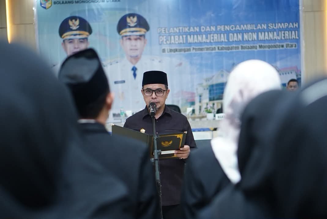 Bupati Bolmut Sirajudin Lasena melantik dan mengukuhkan 88 pejabat di lingkungan pemerintah daerah, Rabu (16/9/2026)/Hibata.id