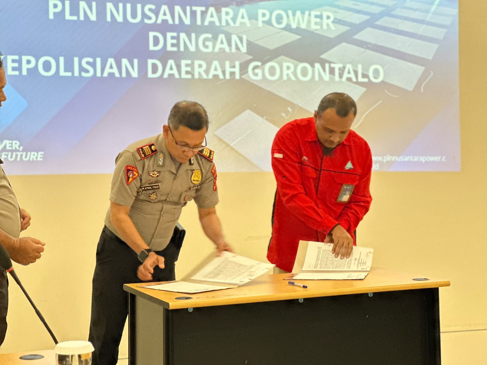 Penandatanganan kerja sama PLN Nusantara Power UP Gorontalo dan Polda Gorontalo untuk memperkuat pengamanan serta mendukung kelancaran operasional ketenagalistrikan di Gorontalo/Hibata.id