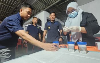 Petugas Lapas Kelas IIA Gorontalo melakukan pemeriksaan dalam rangka deteksi dini penyalahgunaan narkotika di lingkungan pemasyarakatan, Kamis (17/9/2026)/Hibata.id