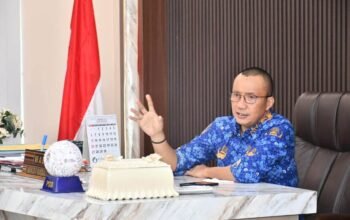 Wakil Bupati Boalemo Lahmuddin Hambali saat membahas evaluasi penyaluran BBM bersubsidi dalam rapat koordinasi, Kamis (17/9/2026)/Hibata.id