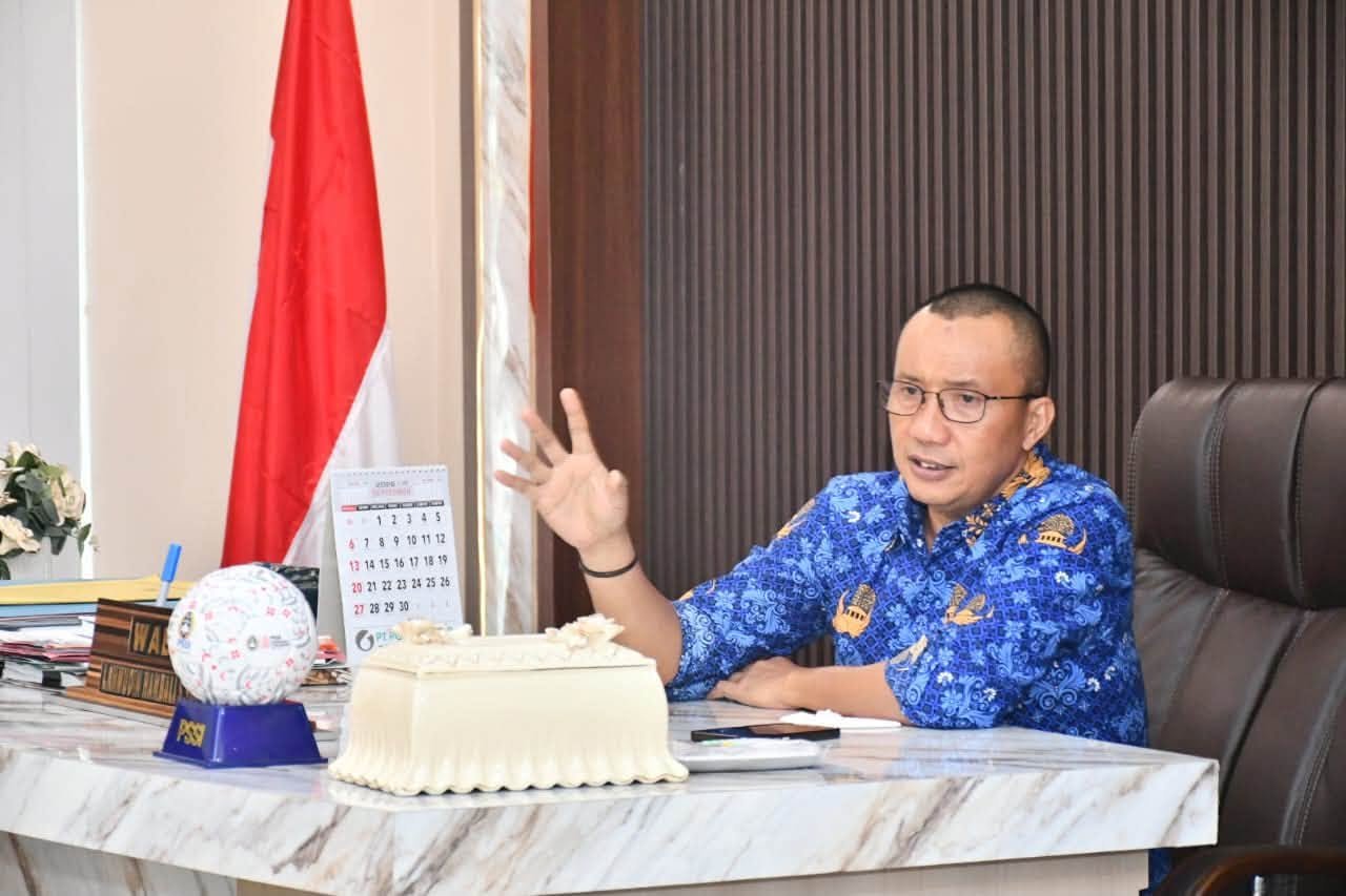 Wakil Bupati Boalemo Lahmuddin Hambali saat membahas evaluasi penyaluran BBM bersubsidi dalam rapat koordinasi, Kamis (17/9/2026)/Hibata.id
