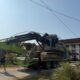 Satuan Reserse Kriminal (Satreskrim) Polres Pohuwato mengamankan satu unit excavator merek Zoomlion yang diduga akan digunakan di lokasi Pertambangan Emas Tanpa Izin (PETI) di Desa Hulawa. (Foto: Istw)
