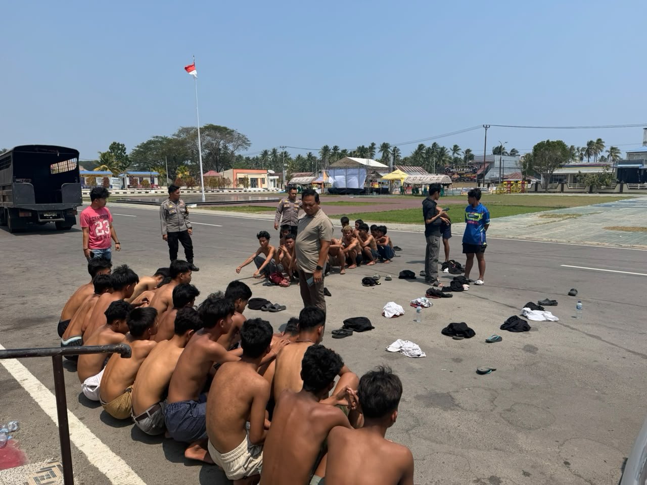 Sejumlah pemuda diamankan polisi terkait kasus dugaan penganiayaan yang menyebabkan seorang warga meninggal dunia di kawasan Pantai Libuo, Kecamatan Paguat, Kabupaten Pohuwato/Hibata.id