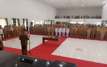 Bupati Gorontalo Sofyan Puhi melantik, mengambil sumpah, dan mengukuhkan 224 pejabat di lingkungan Pemerintah Kabupaten Gorontalo, Senin, 21 September 2026. (Foto: Humas)