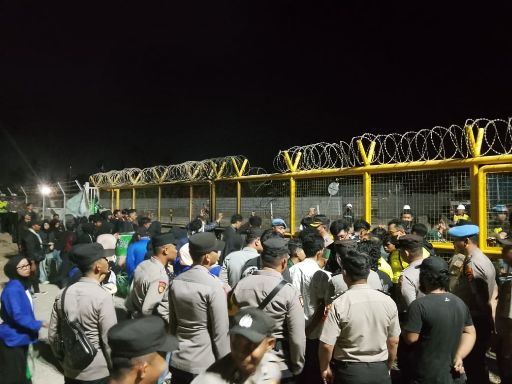 Cipayung Plus menggelar demo di Pani Gold Mine Pohuwato. Mahasiswa menuntut transparansi izin tambang dan dialog dengan penambang lokal/Hibata.id