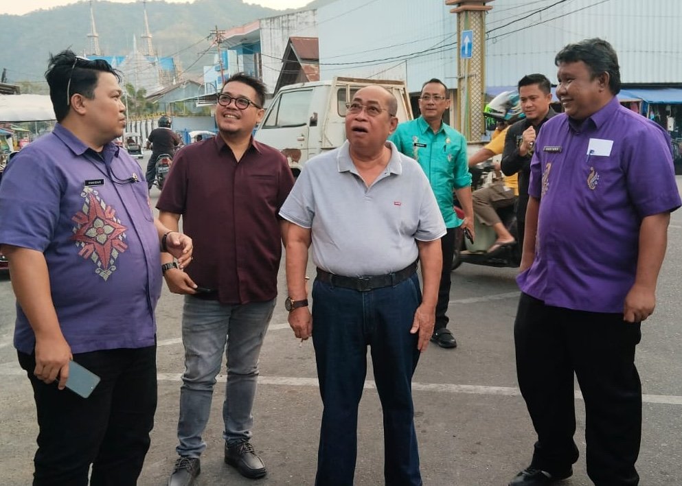 Wali Kota Gorontalo Adhan Dambea memantau sejumlah bangunan dan toko yang kosong di wilayah Kota Gorontalo, Selasa, 22 September 2026. (Foto: Humas)