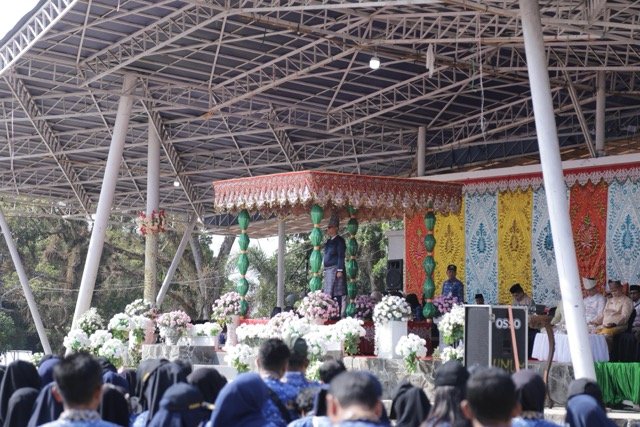 Sekretaris Daerah Kota Kotamobagu, Sofyan Mokoginta, memimpin upacara peringatan Hari Ulang Tahun (HUT) ke-62 Provinsi Sulawesi Utara, Rabu, 23 September 2026. (Foto: Humas)