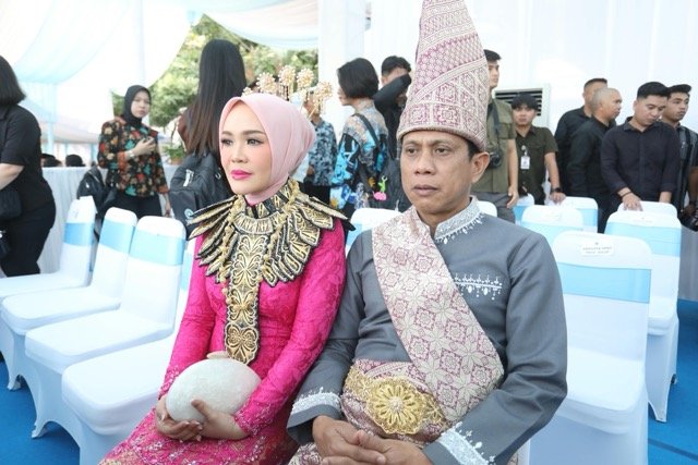 Wali Kota Kotamobagu dr. Weny Gaib menghadiri upacara peringatan Hari Ulang Tahun (HUT) ke-62 Provinsi Sulawesi Utara. (Foto: Humas)