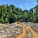 Excavator terlihat beroperasi di kawasan yang diduga menjadi lokasi aktivitas pertambangan di Kecamatan Wonosari, Kabupaten Boalemo/Hibata.id