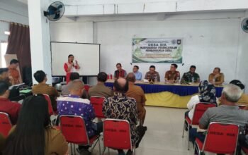 Rapat koordinasi di Balai Desa Sia, Senin, 28 September 2026. Rapat dipimpin Asisten I Bidang Pemerintahan Setda Kota Kotamobagu, Sahaya Subagio Mokoginta.
