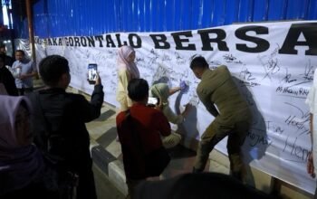 Dukungan terhadap Wali Kota Gorontalo Adhan Dambea muncul dalam bentuk petisi warga. (Foto: istw)