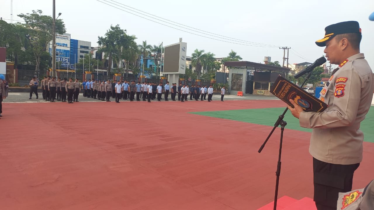 Wakapolresta Balikpapan AKBP Fauzan Arianto memimpin Apel Pagi di halaman Mako Polresta Balikpapan, Selasa (29/9/2026)/Hibata.id