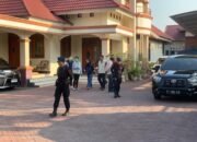 Penyidik KPK melakukan penggeledahan sebuah rumah di Jalan Palu, Kelurahan Liluwo, Kota Gorontalo, Selasa (29/9/2026), terkait pengembangan kasus Bupati Bolmut Sirajudin Lasena/Hibata.id