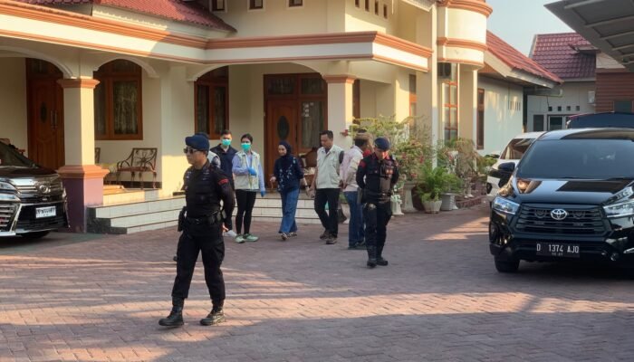 OTT Bupati Bolmut Sampai ke Gorontalo, KPK Geledah Rumah Adnan Mbuinga