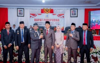 Syarifuddin resmi menjadi Ketua DPRD Buton Tengah melalui PAW. Sejumlah agenda pembangunan 2027, termasuk Sekolah Rakyat dan jalan bypass, menanti/Hibata.id