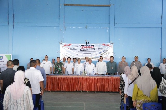 Pemerintah Kabupaten Bolaang Mongondow dan Pemerintah Kota Kotamobagu mempertemukan masyarakat Desa Poopo dan Kelurahan Upai dalam deklarasi damai, Rabu, 30 September 2026. (Foto: Humas)