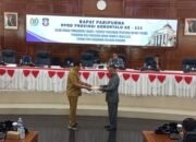 Gubernur Gorontalo Gusnar Ismail menyampaikan penjelasan Ranperda perubahan Perda tentang Penyelenggaraan Perizinan Berusaha dalam Rapat Paripurna ke-111 DPRD Provinsi Gorontalo, Senin (5/10/2026)/Hibata.id
