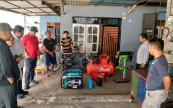 Komisi II DPRD Provinsi Gorontalo melakukan kunjungan lapangan untuk meninjau bantuan peralatan di Bengkel Las F4, Kelurahan Hunggaluwa, Sabtu (10/10/2026)/Hibata.id