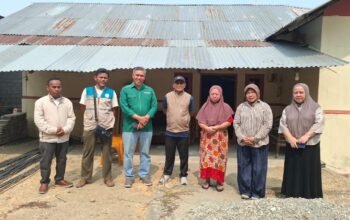Anggota Komisi III DPRD Provinsi Gorontalo memantau pembangunan rumah penerima BSPS di Kelurahan Tumbihe, Bone Bolango, Sabtu (10/10/2026)/Hibata.id