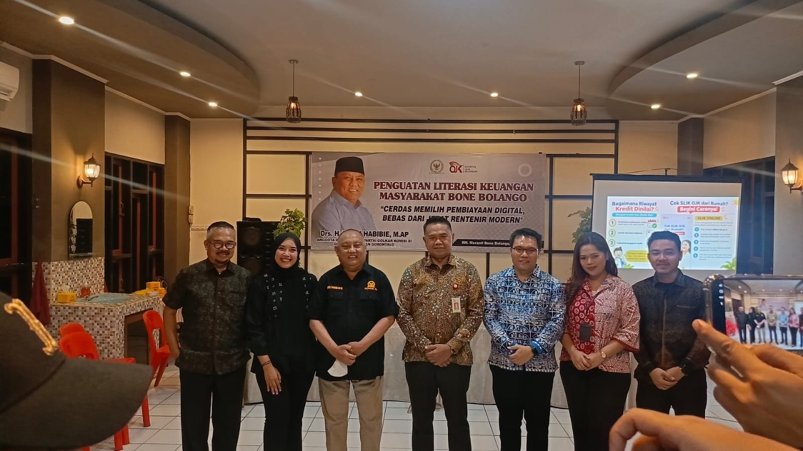 Ketua DPRD Provinsi Gorontalo Idrus M.T. Mopili menghadiri kegiatan reses Rusli Habibie yang dirangkaikan dengan edukasi literasi keuangan OJK di Bone Bolango, Jumat (16/10/2026)/Hibata.id
