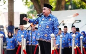 Wali Kota Gorontalo Adhan Dambea saat menjadi pembina upacara peringatan Hari Kesaktian Pancasila di Lapangan Taruna Remaja, Kota Gorontalo, Kamis, 1 Oktober 2026. (Foto: Humas)