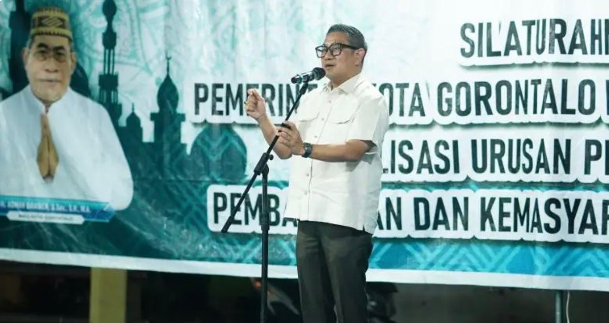 Wakil Wali Kota Gorontalo Indra Gobel saat menghadiri program silaturahmi dan sosialisasi urusan pemerintahan, pembangunan, dan kemasyarakatan. (Foto: Humas)