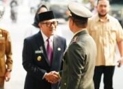 Wakil Wali Kota Gorontalo Indra Gobel menghadiri upacara peringatan Hari Ulang Tahun (HUT) ke-81 Tentara Nasional Indonesia (TNI) di Lapangan Taruna Remaja, Kota Gorontalo, Senin, 5 Oktober 2026. (Foto: Humas)