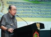 Wali Kota Gorontalo Adhan Dambea saat memberikan sambutan di rapat paripurna DPRD Kota Gorontalo. (Foto:n Humas)