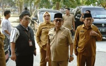 Wakil Wali Kota Gorontalo Indra Gobel mendampingi Tim Supervisi Komisi Pemberantasan Korupsi (KPK) meninjau sejumlah lokasi strategis pembangunan di Kota Gorontalo, Senin, 5 Oktober 2026. (Foto: Humas)
