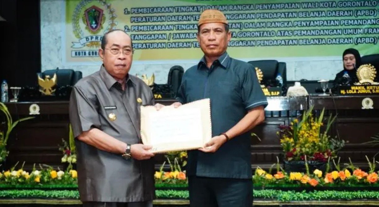 Nota keuangan tersebut diserahkan Wali Kota Gorontalo Adhan Dambea kepada unsur pimpinan DPRD Kota Gorontalo untuk selanjutnya dibahas sesuai mekanisme yang berlaku.