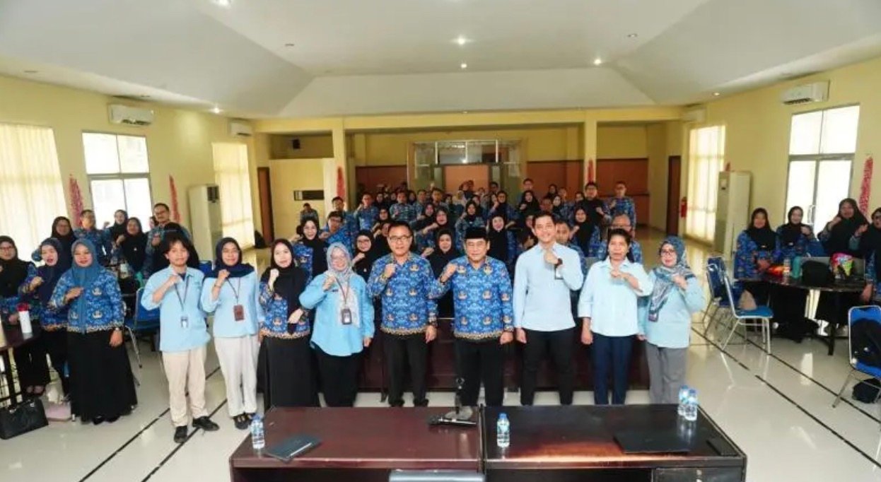 Penjabat Sekretaris Daerah Kota Gorontalo, Nuryanto saat membuka bimbingan teknis penyusunan Kerangka Acuan Kerja (KAK) Perencanaan dan Penganggaran di Aula Inspektorat Kota Gorontalo, Kamis (8/10/2026).