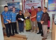 Pemerintah Kota Gorontalo menyalurkan bantuan kemanusiaan kepada warga yang terdampak angin kencang dan pohon tumbang di sejumlah kelurahan, Kamis (8/10/2026). (Foto: Humas)