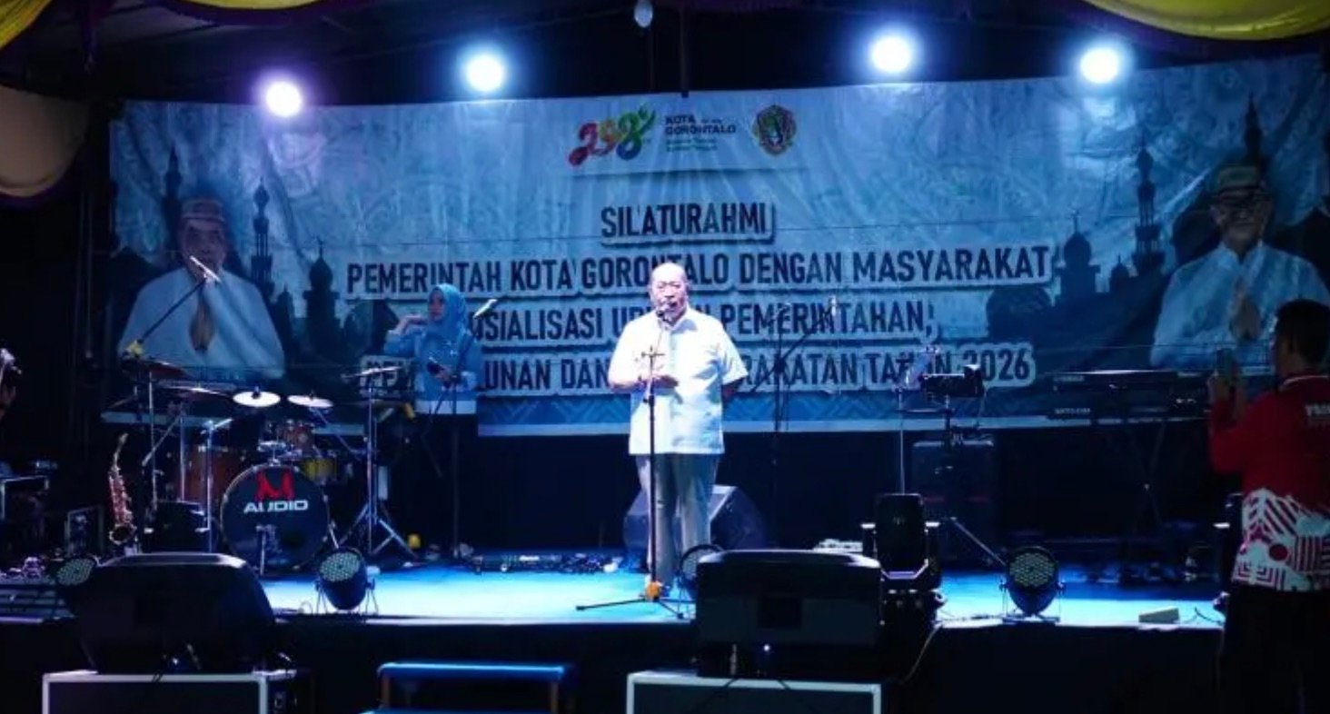 Wali Kota Gorontalo Adhan Dambea saat memberikan sambutan di genda silaturahmi dan sosialisasi di Kelurahan Huangobotu, Jumat, 9 Oktober 2026. (Foto: Humas)